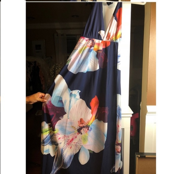 HIGH SLIT FLORAL MAXI DRESS - Picture 4 of 6
